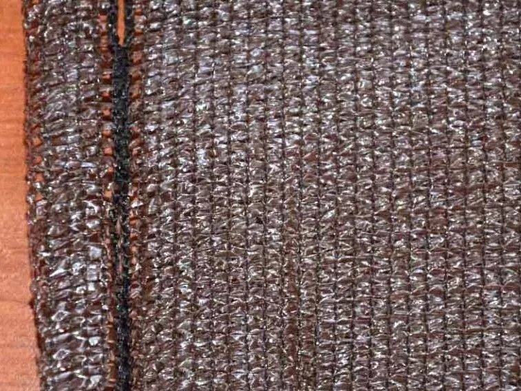 Stínící tkanina PloteS 90%, výška 1,6 m - tmavě hnědá